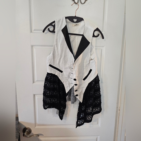 Tops - The Style White and Black Lace Vest